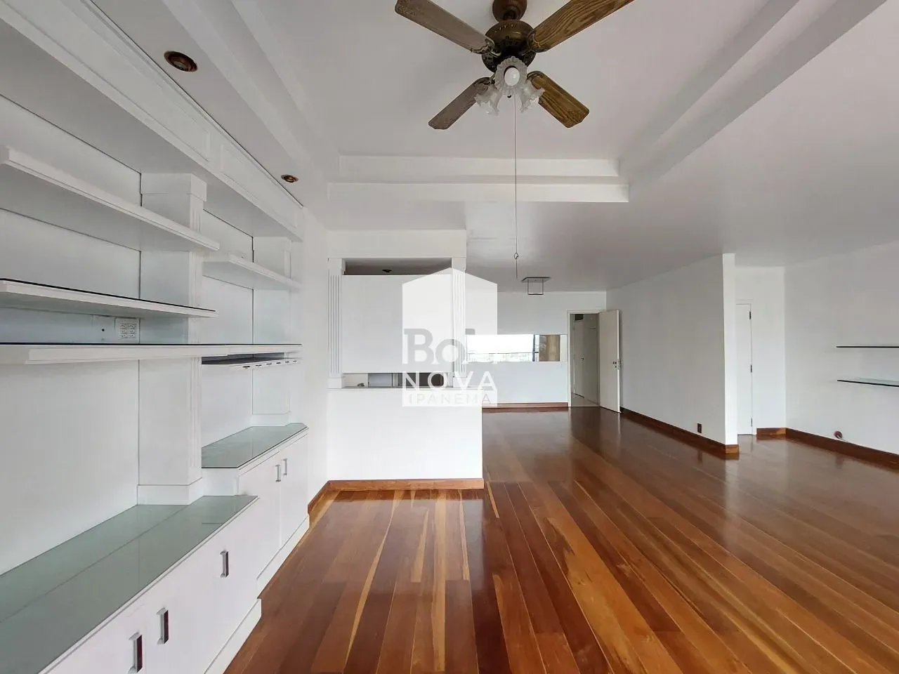 Unfurnished 161 m² apartment with a closed kitchen — photo 9