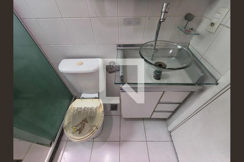 2-bedroom apartment in a building with a gym — photo 3