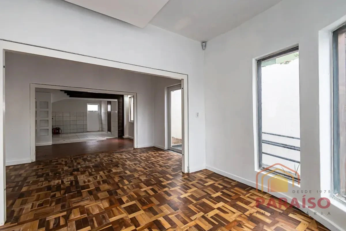 Деревянный пол или ламинат и 4 спальни: дом 165 м² — photo 2