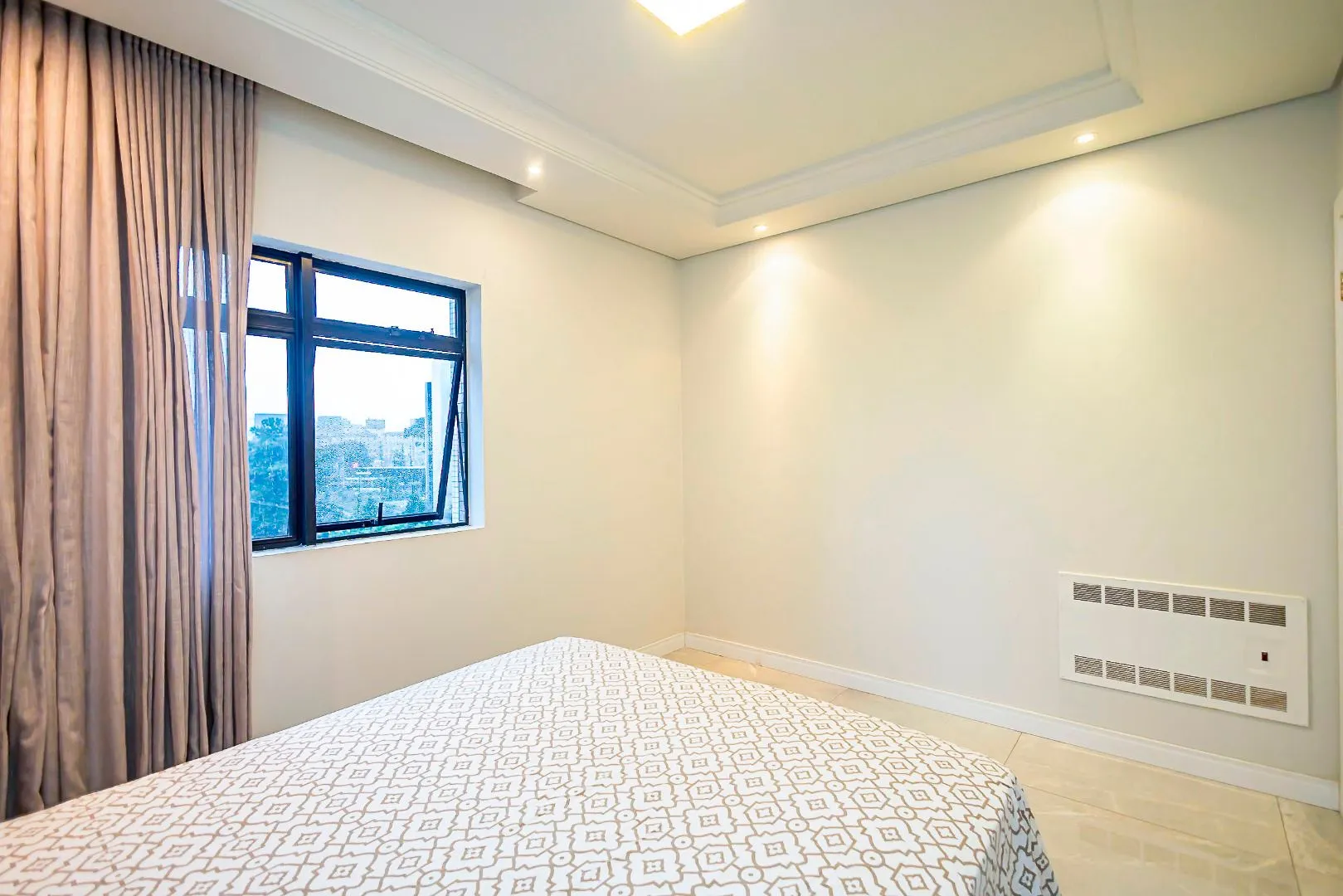 Furnished apartment with open-plan kitchen and 4 bedrooms — photo 28