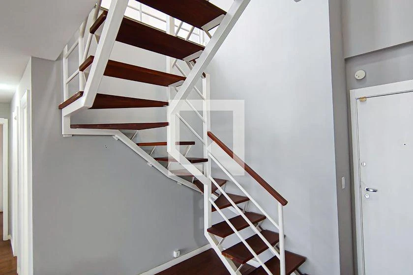Apartamento vazio de 3 quartos com varanda e 185 m² — photo 49