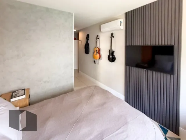 Unfurnished apartment with 4 bedrooms and open-plan kitchen — photo 25