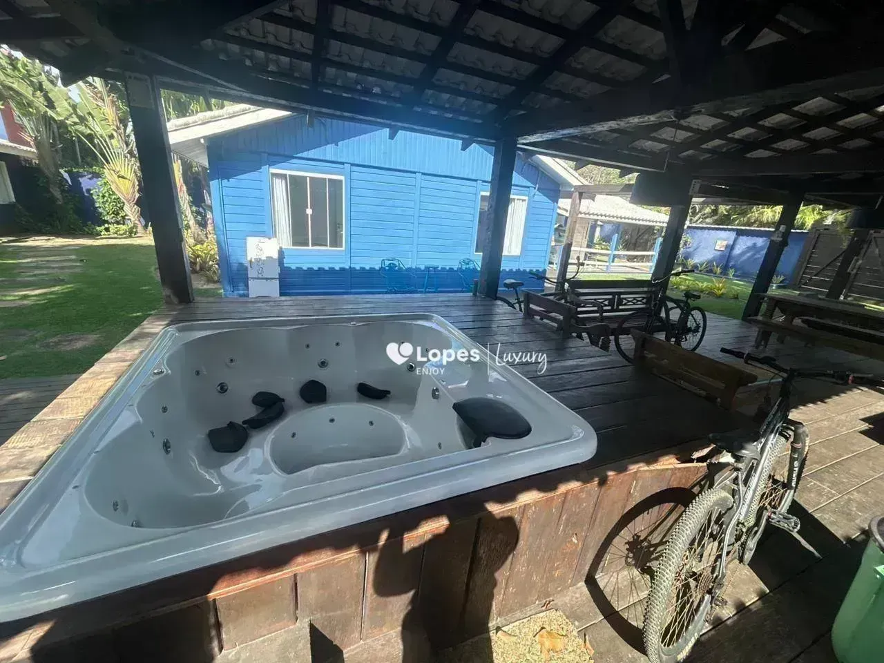 Furnished house with 4 bedrooms and 620 m² — photo 47