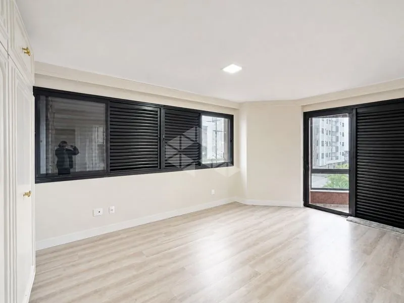 Departamento de 4 dormitorios con ventanales de piso a techo — photo 38