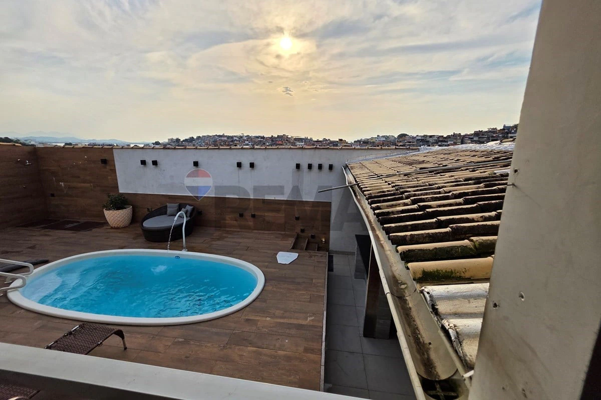Balcony with a grill in a 3-bedroom house, 139 m² — photo 16