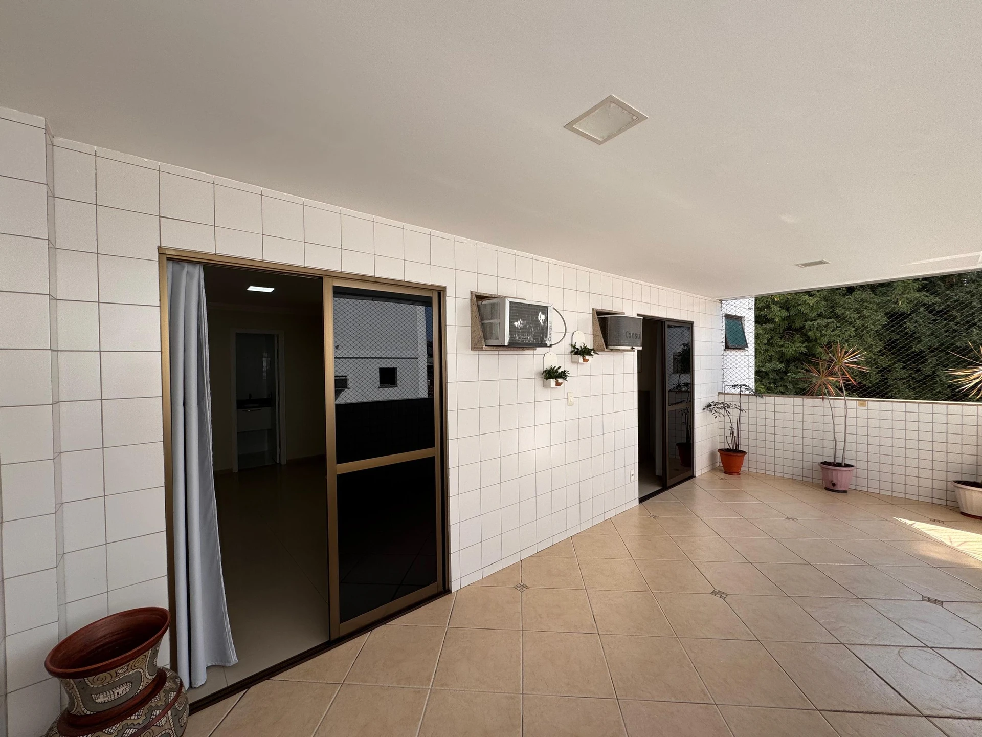Unfurnished 3-bedroom apartment with a glassed balcony — photo 7