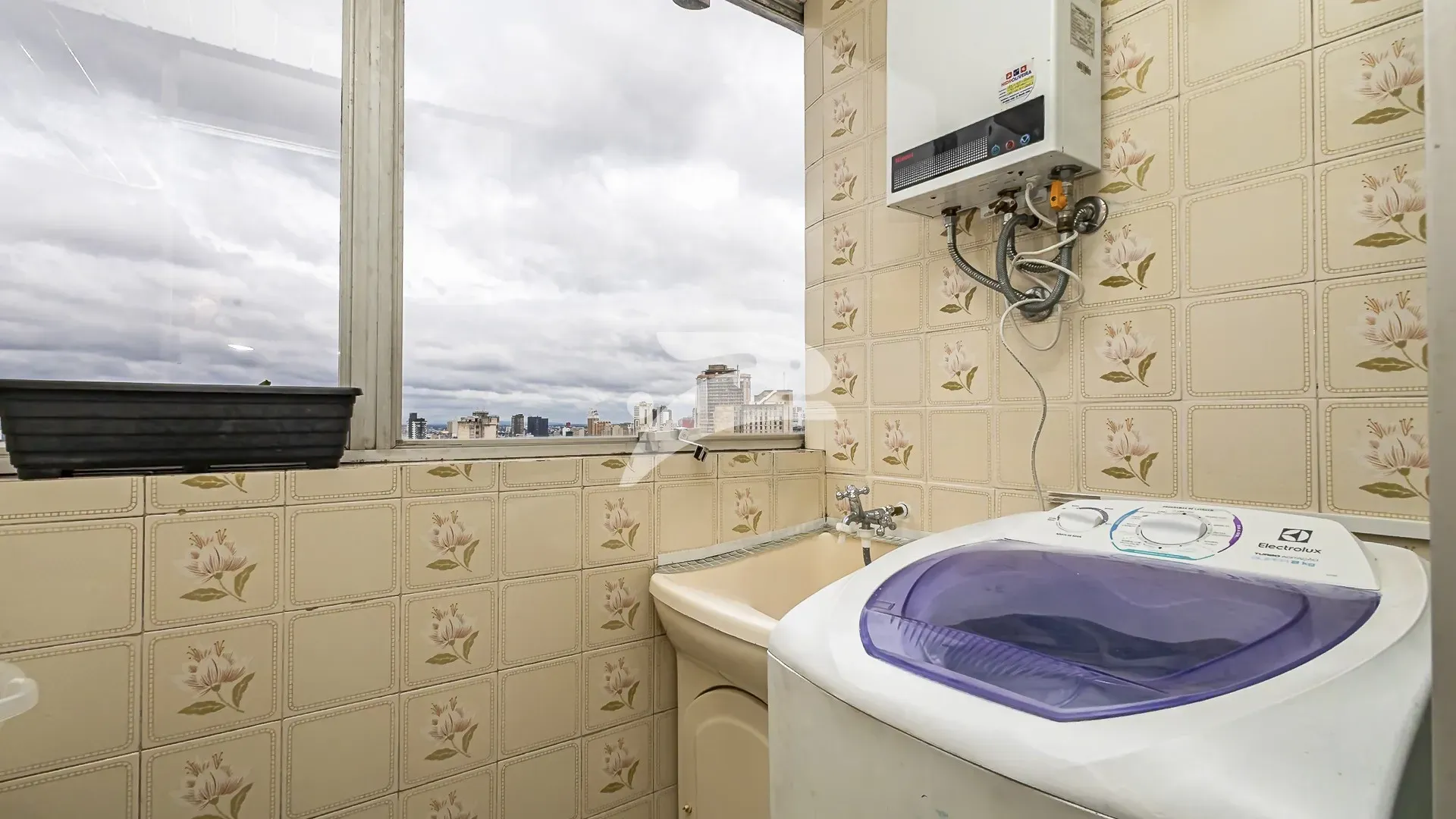 One-bedroom apartment with a washing machine in Curitiba — photo 4