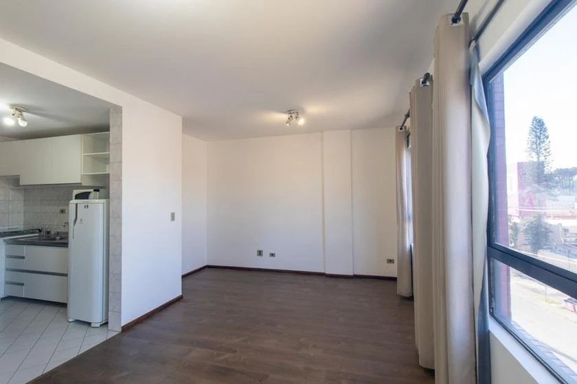 Unfurnished studio-style 1-bedroom with a balcony — photo 2