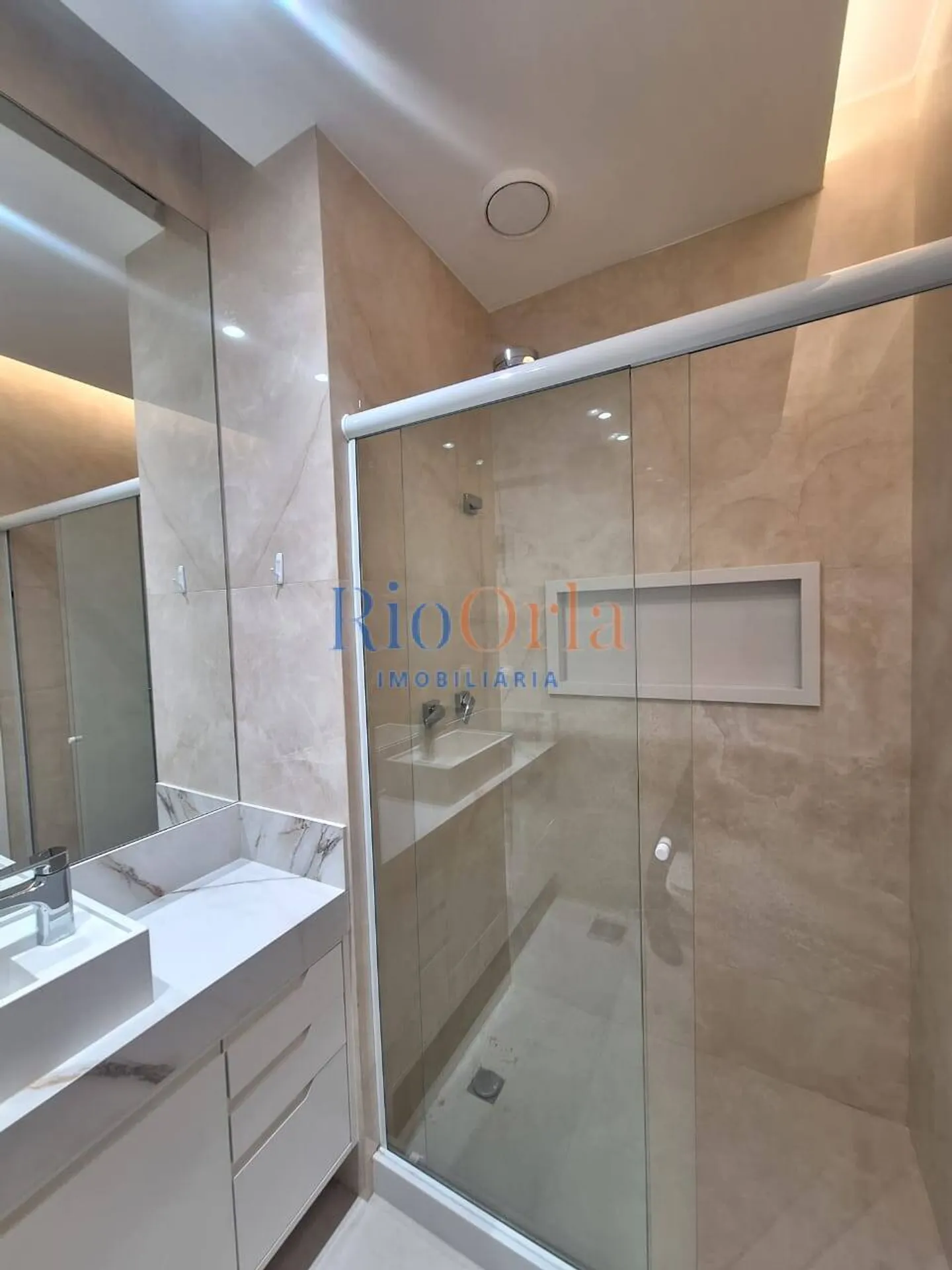 Furnished apartment with 4 bedrooms and 5 bathrooms — photo 39