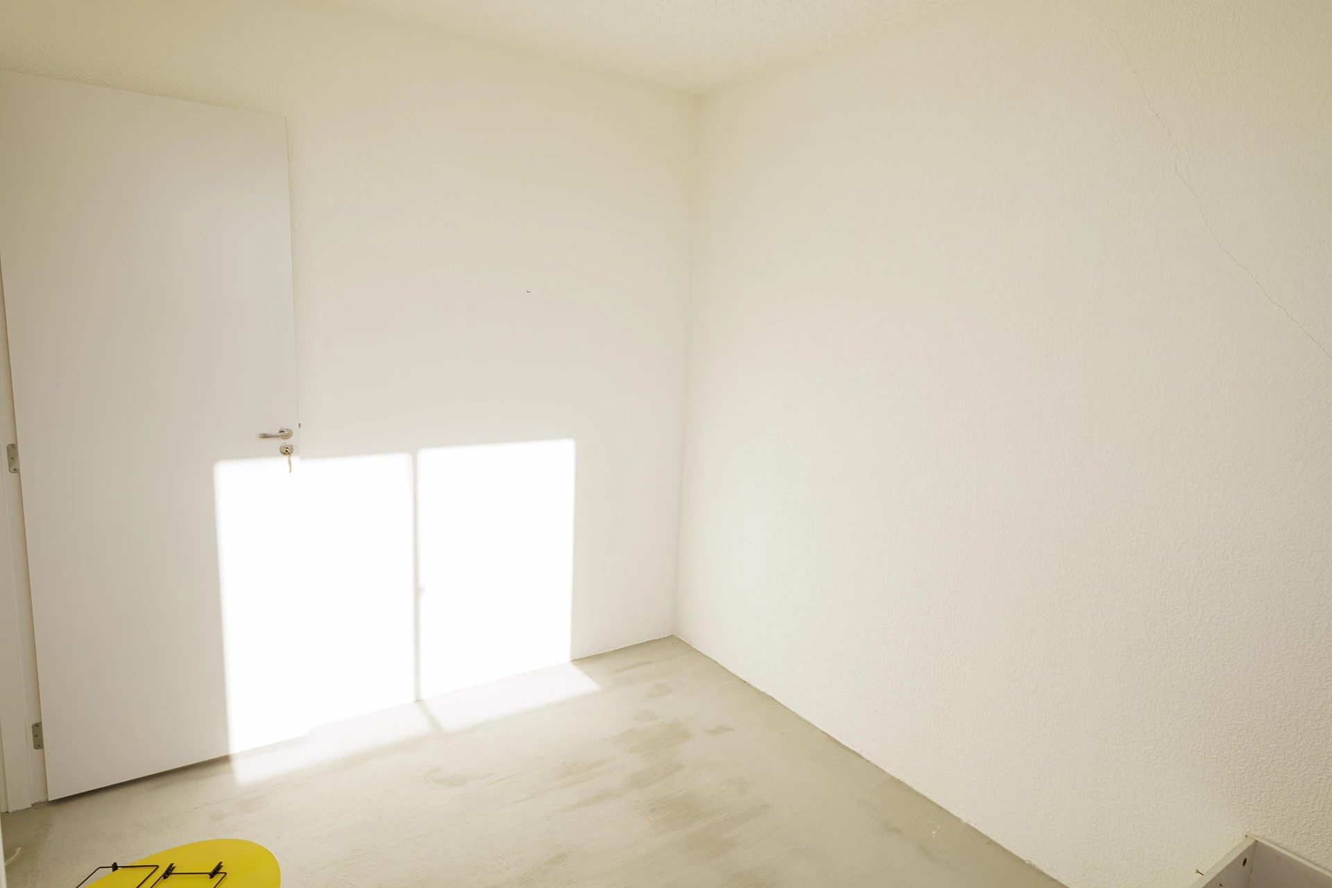 Apartment with 2 bedrooms and a glass-enclosed shower — photo 11