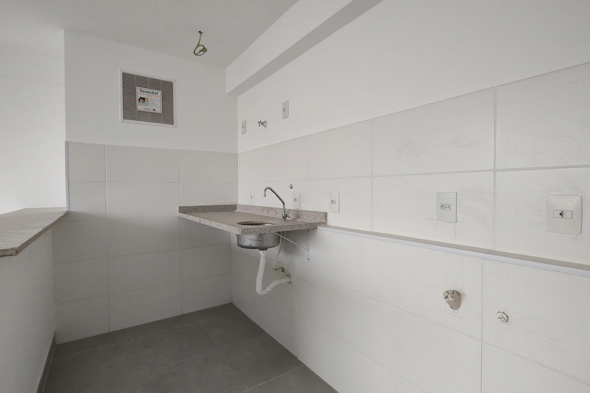 1-bedroom apartment with an open-plan kitchen and parking — photo 5