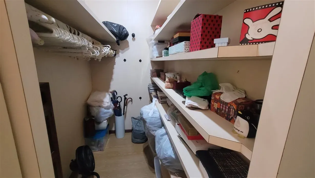4-bedroom apartment with 280 m² and a glassed balcony — photo 25