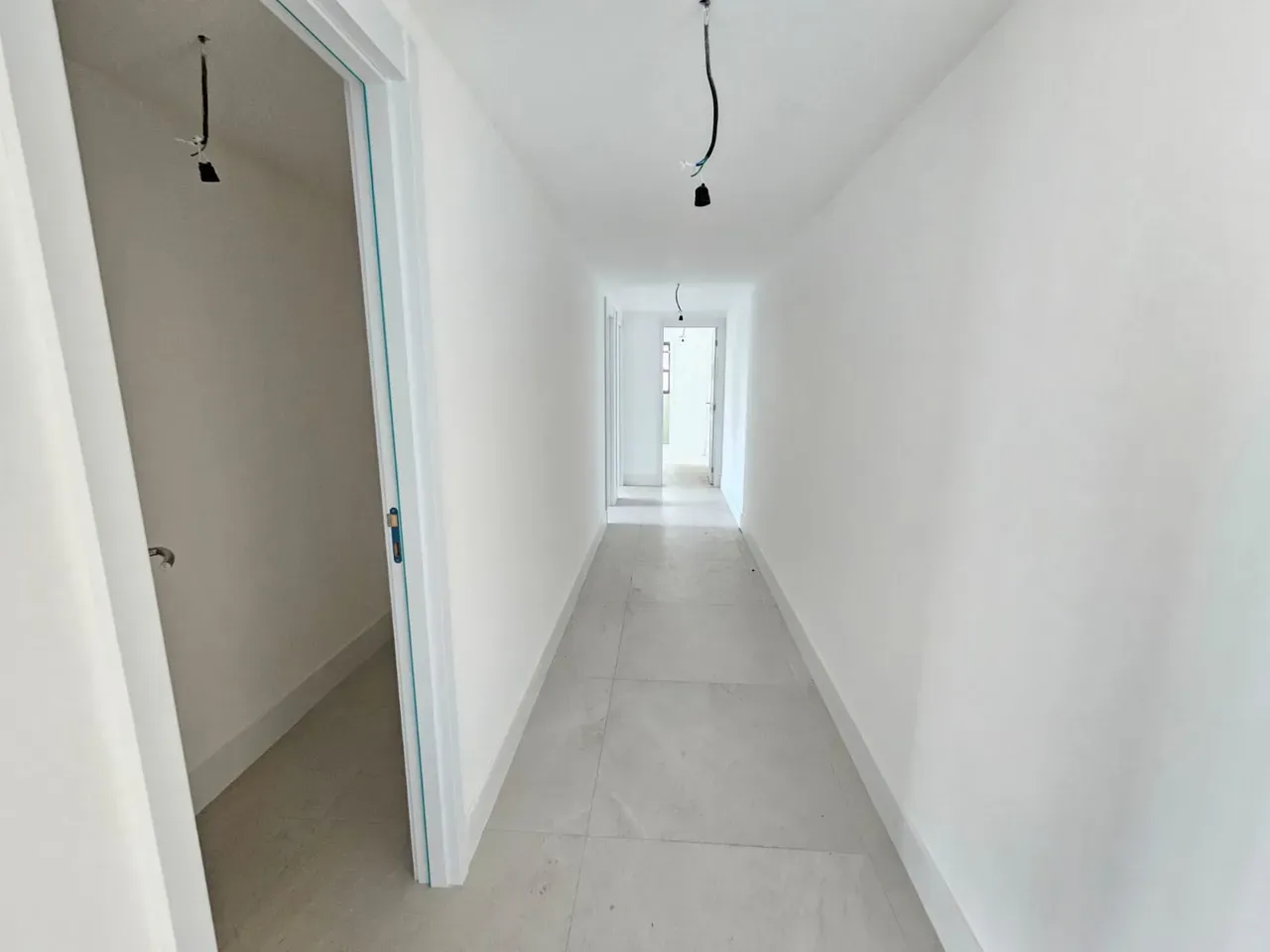 Unfurnished apartment with 3 bedrooms and 5 bathrooms — photo 21