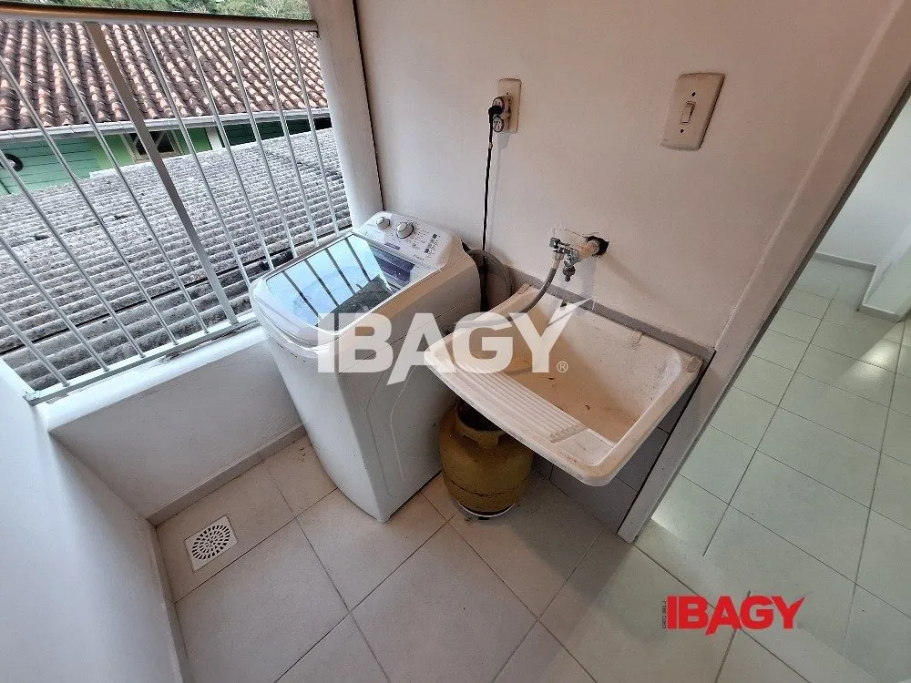 2-bedroom apartment with a washing machine in Florianópolis — photo 7