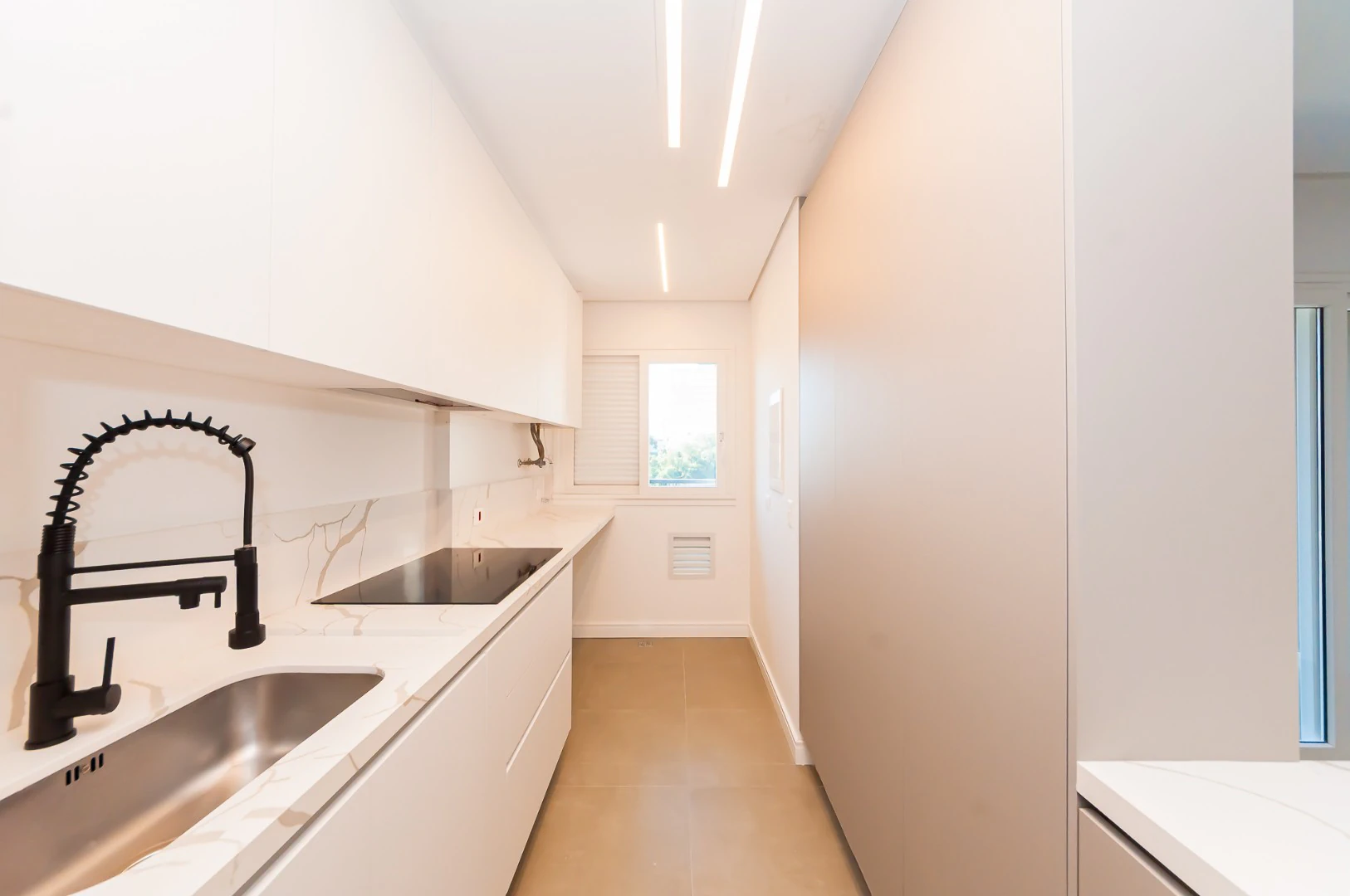 Apartamento com varanda envidraçada, Campo Comprido — photo 9