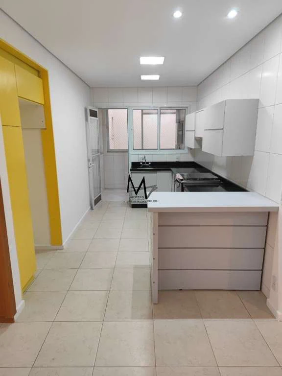 3-bedroom apartment with 2 en-suite rooms and closed kitchen — photo 2