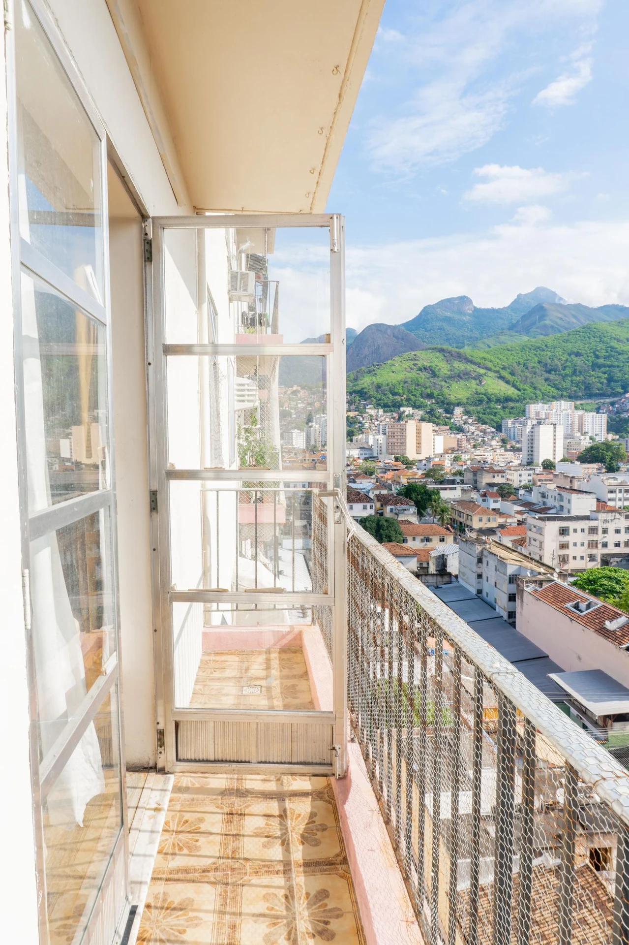 55 m² apartment with a mountain view and a home office — photo 3