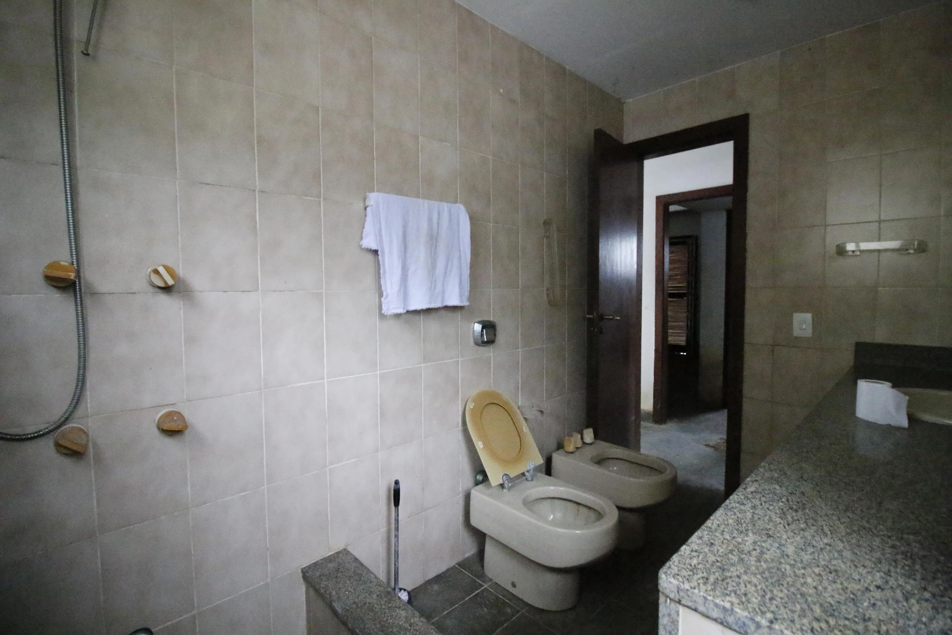 500 m² house with floor-to-ceiling windows and a bathtub — photo 75
