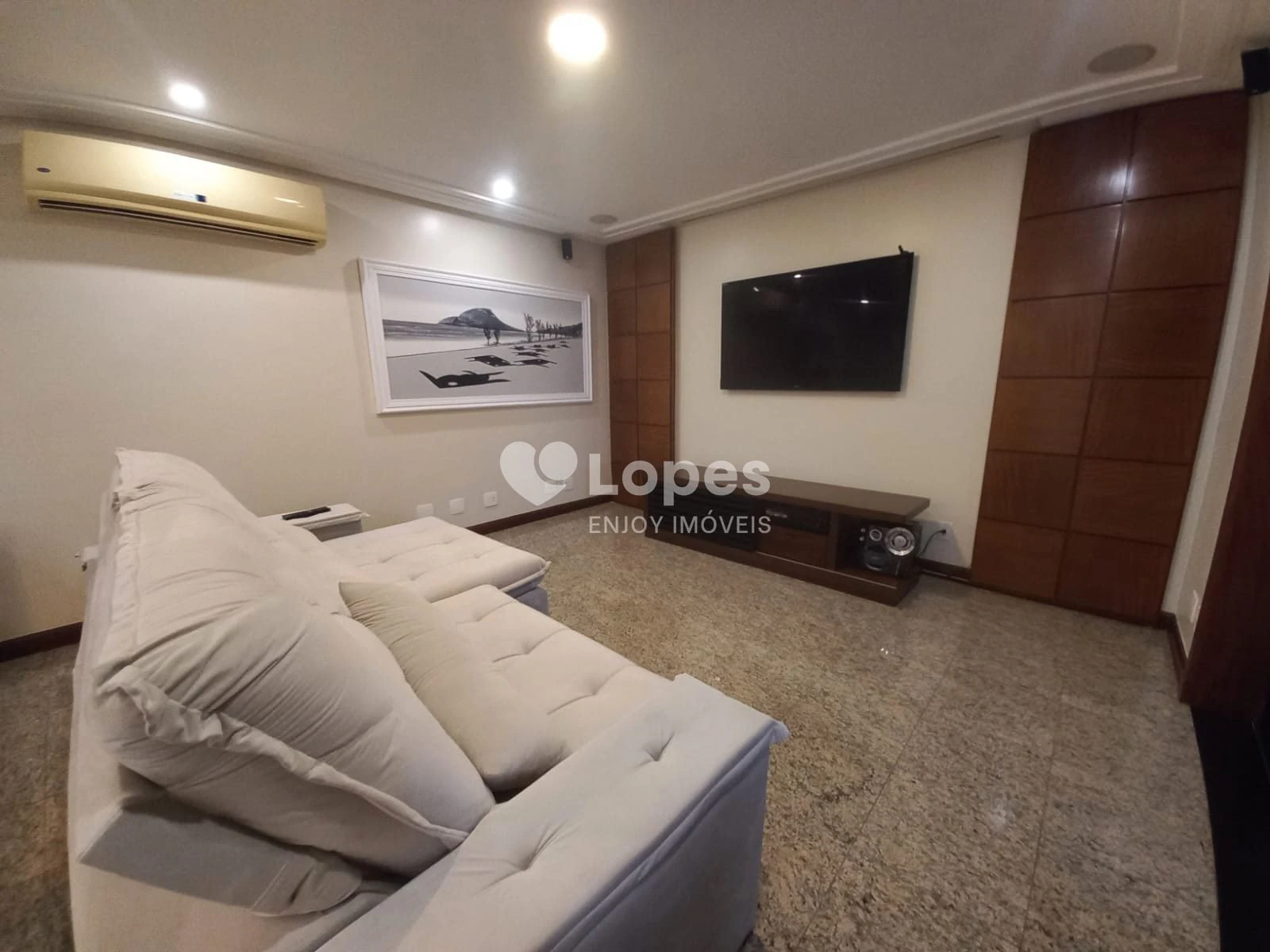 4-bedroom apartment with a home office — photo 22
