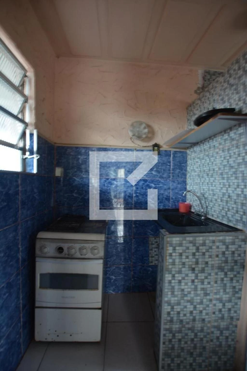 Apartamento sem vaga, com 1 quarto e varanda