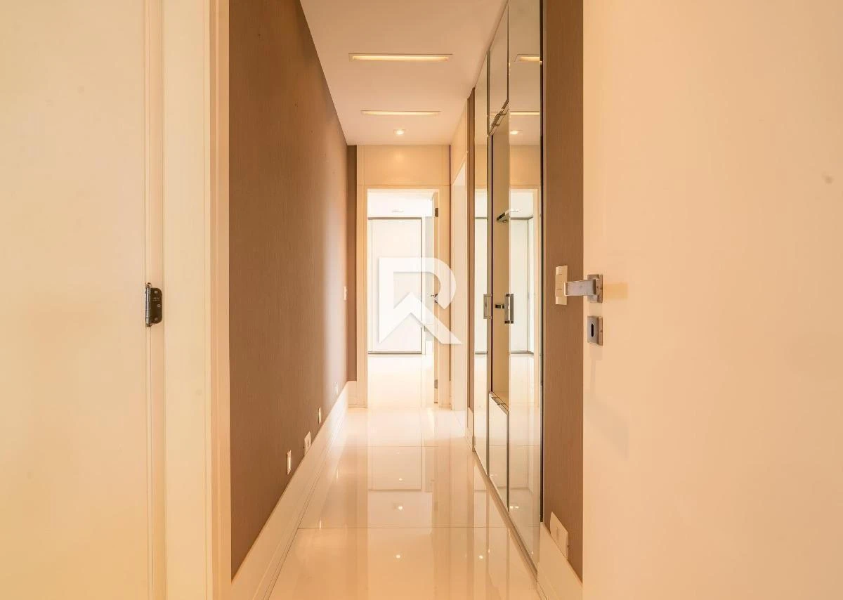 276 m² apartment with a bathtub and floor-to-ceiling windows — photo 32