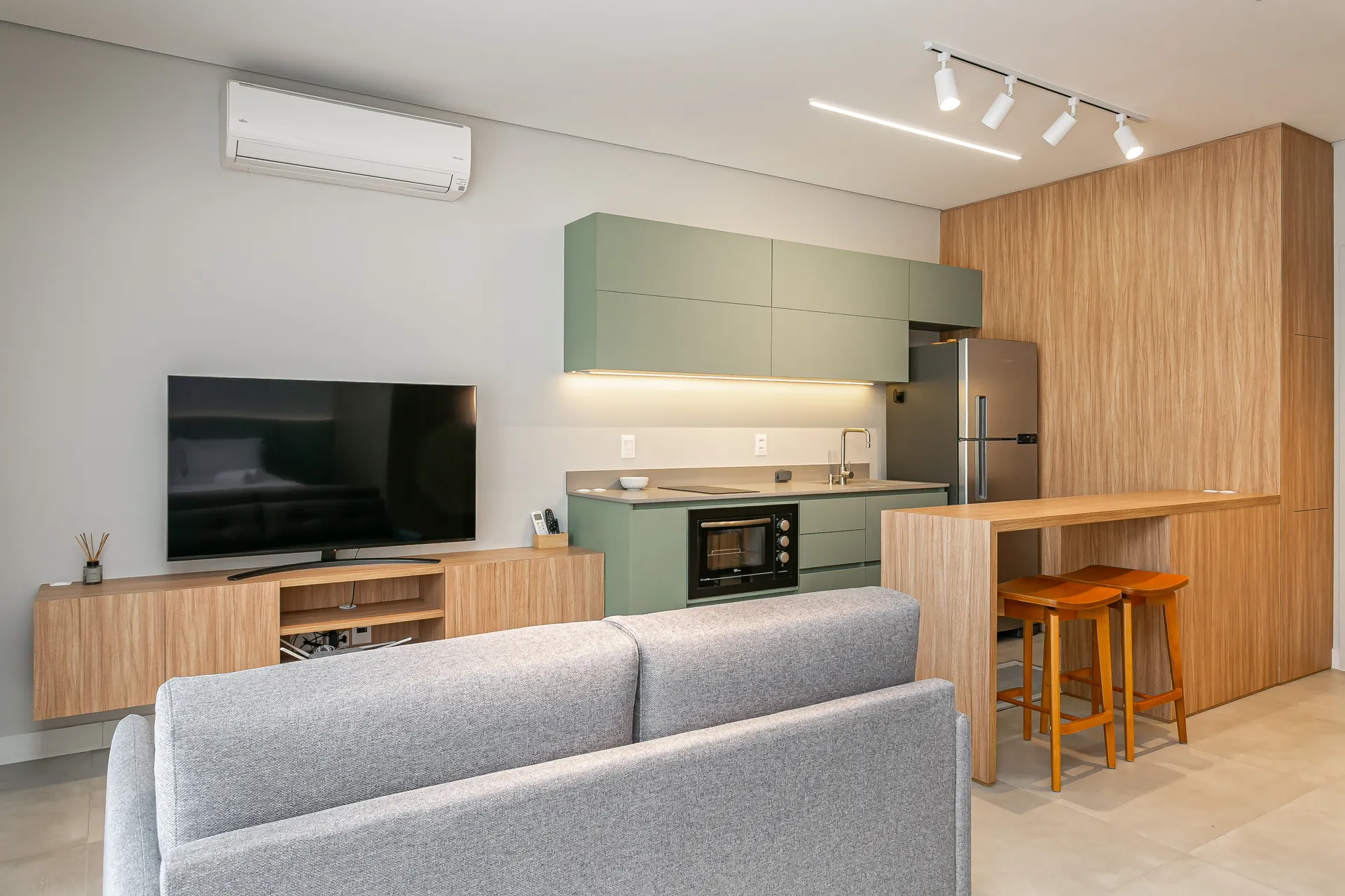 Квартира 74 м² з меблями, 1 спальня і балкон