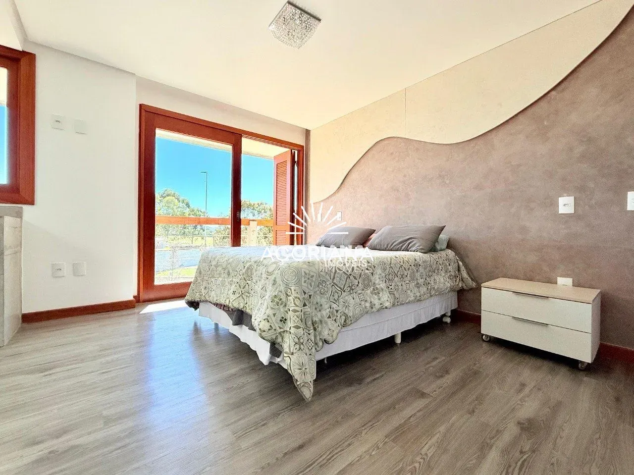 House with open-plan kitchen and 5 bedrooms over 558 m² — photo 24