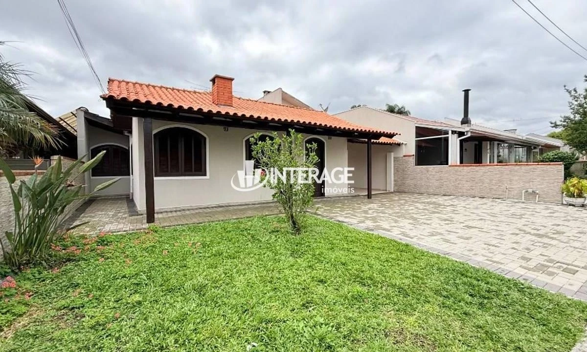 Wood or laminate floors in a 4-bedroom house, 200 m² — photo 10
