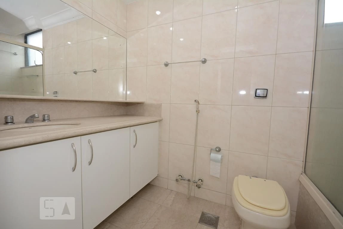 4-bedroom apartment in a building with a pool — photo 48