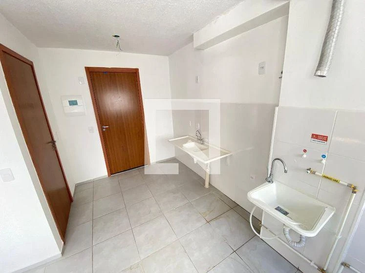 One-bedroom apartment in a building with a pool — photo 33