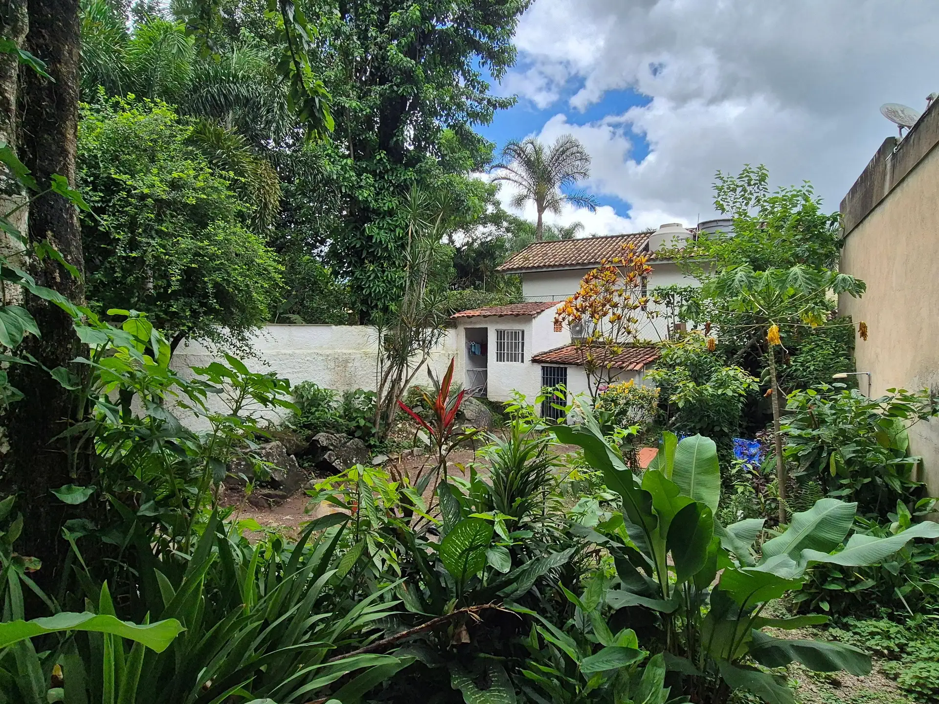 Condominium house to rent with 3 bedrooms and a suite — photo 50