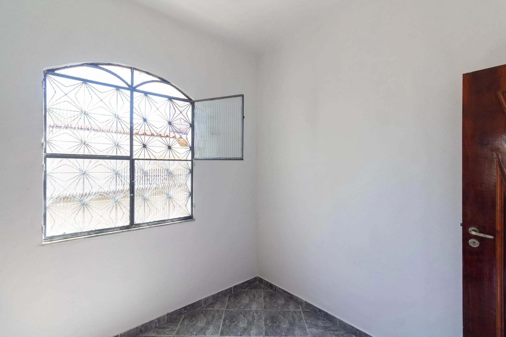 Unfurnished house with 3 bedrooms and a private garden — photo 37