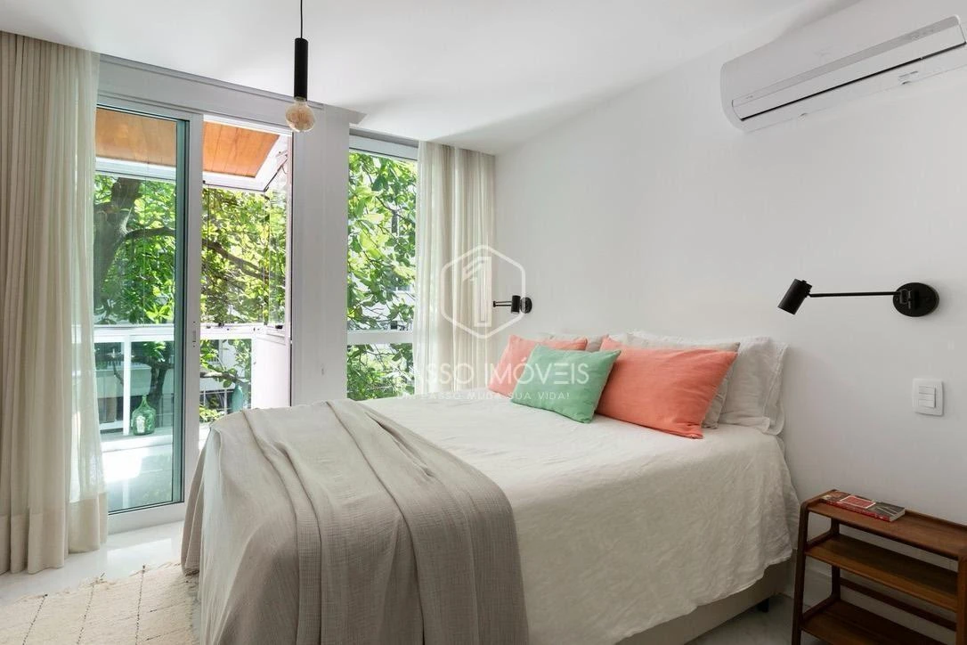 Furnished 140 m² apartment with 3 en-suite rooms and 2 spots — photo 22