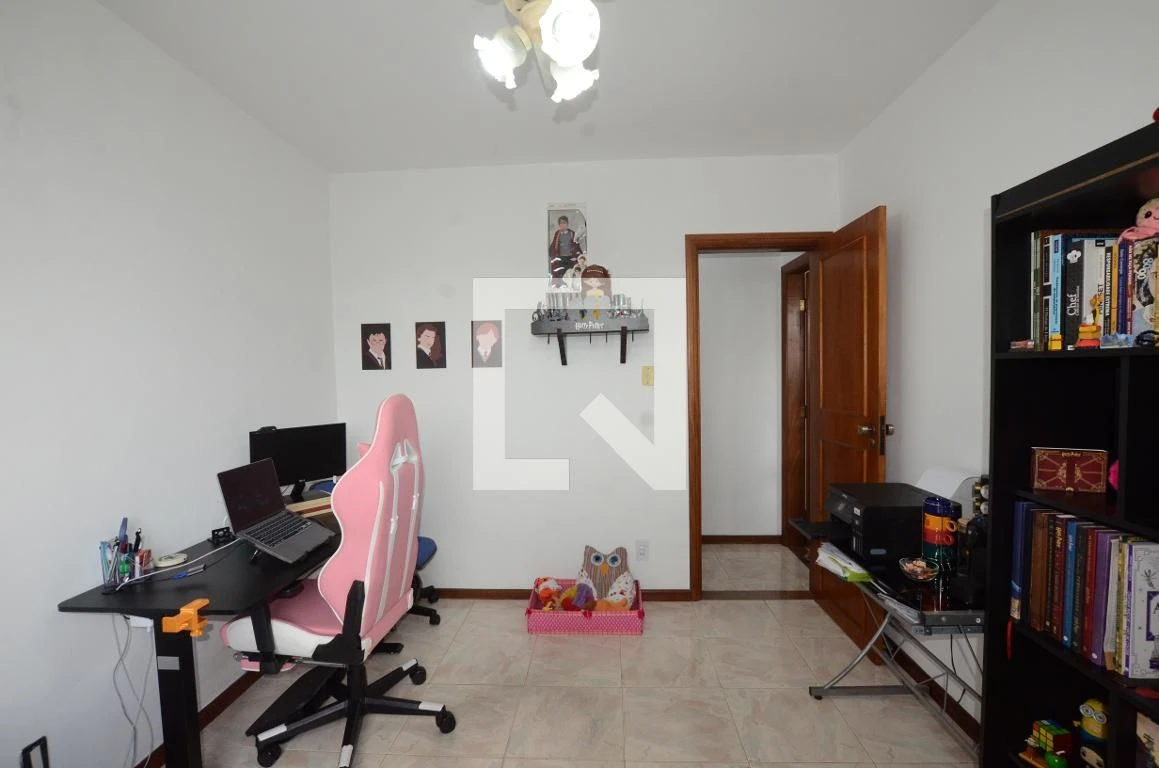 80 m² apartment with a walk-in closet and a home office — photo 32