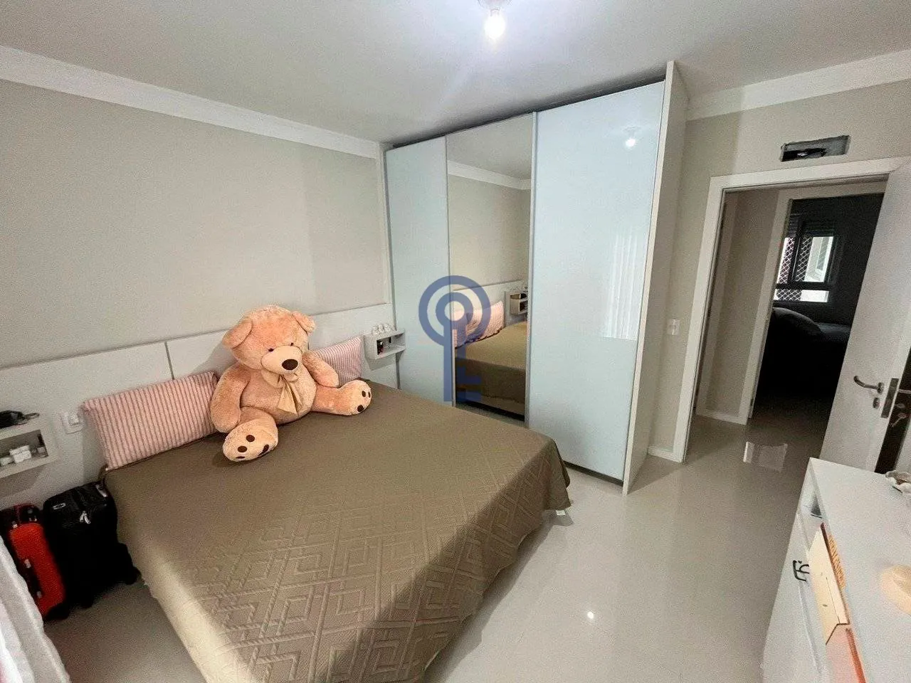 Furnished 4-bedroom apartment with 1 en-suite bath — photo 6