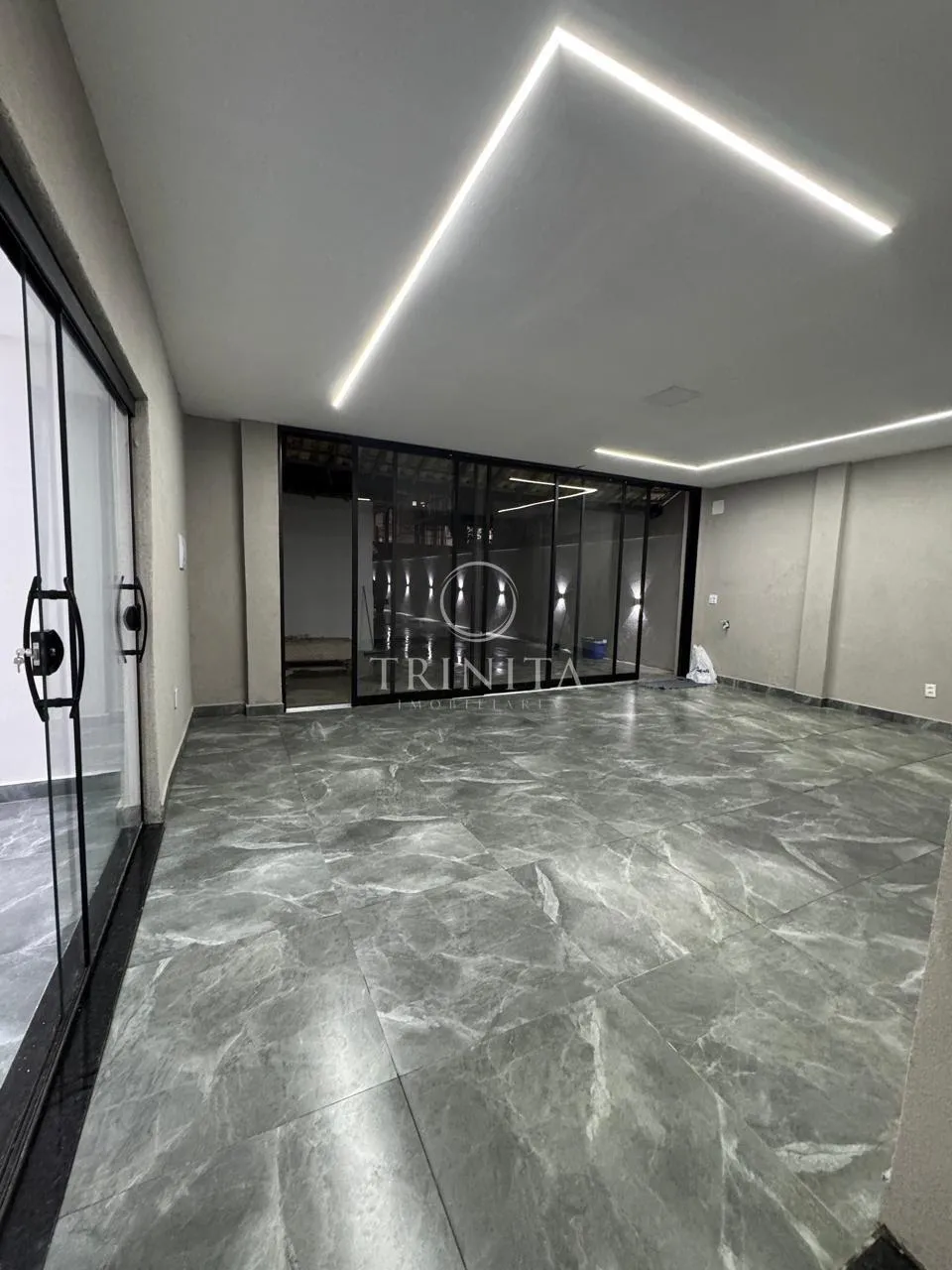 5 quartos e janelas do piso ao teto: casa de 350 m² — photo 2