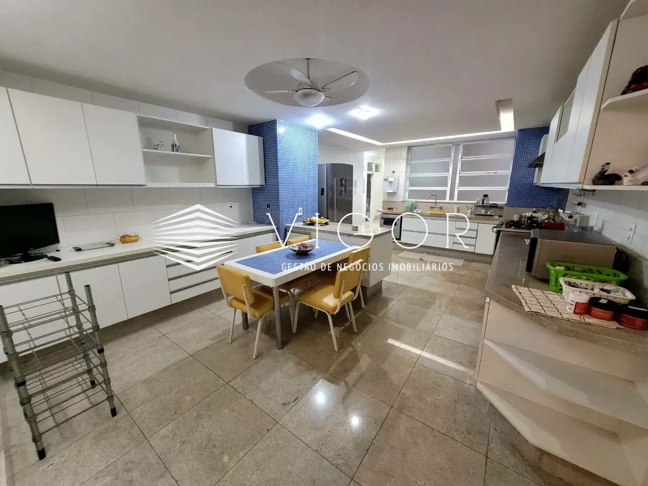 Furnished 347 m² apartment on the 2nd floor, 4 bedrooms — photo 13
