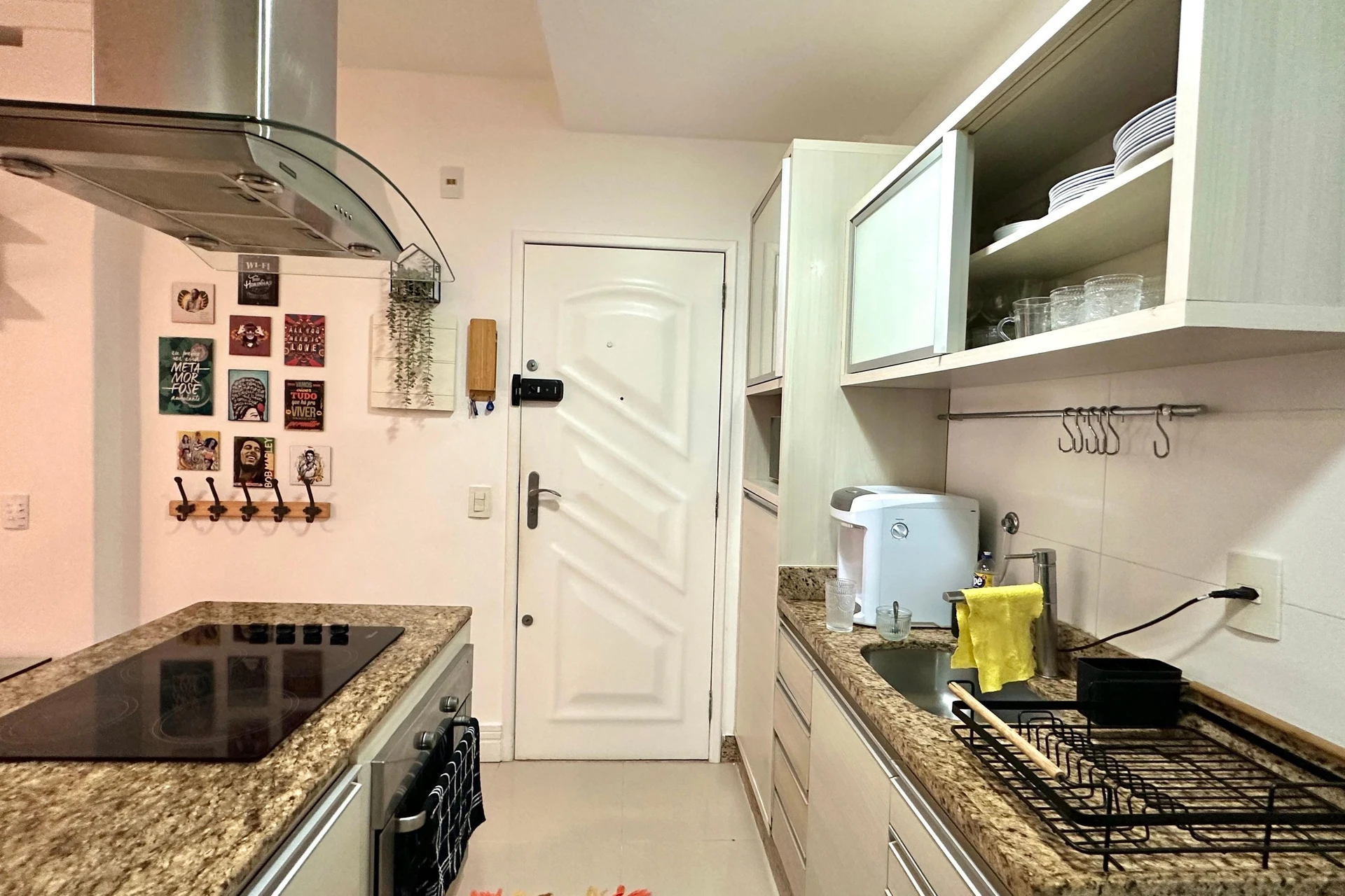 Furnished 2-bedroom apartment with integrated kitchen — photo 28