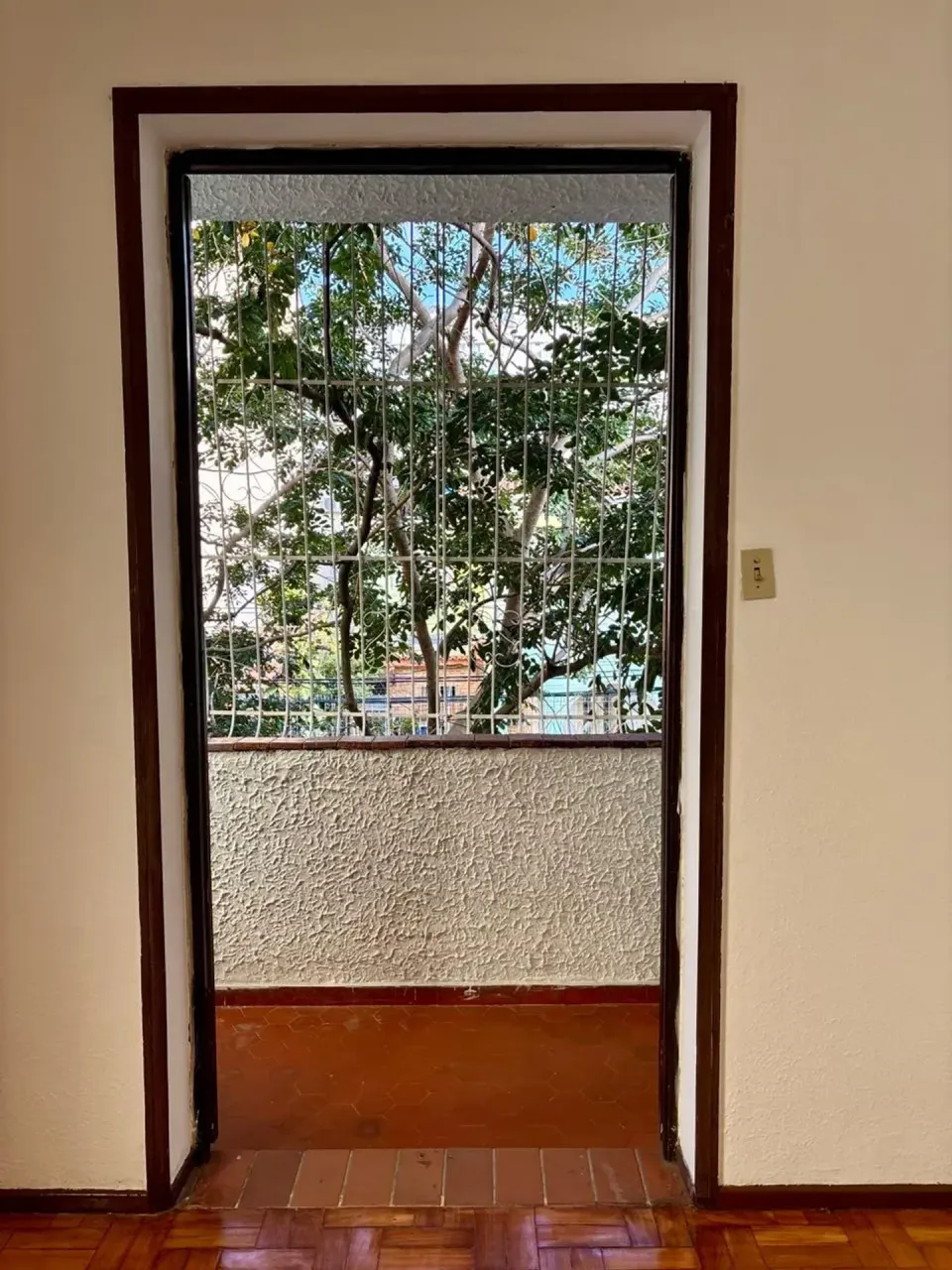 Unfurnished apartment with 3 bedrooms and closed kitchen — photo 4