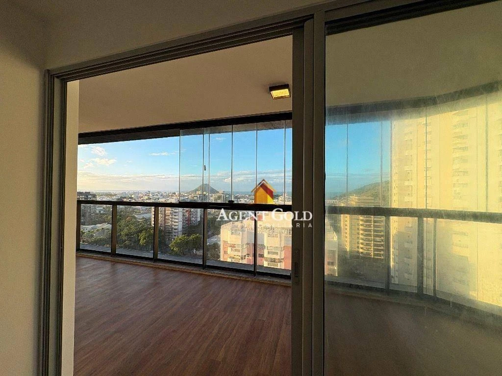 Glass-enclosed balcony in a 3-bedroom apartment, 121 m² — photo 14