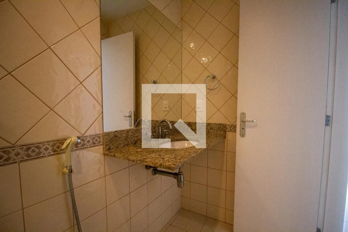 3-bedroom apartment with enclosed kitchen and private garden — photo 2