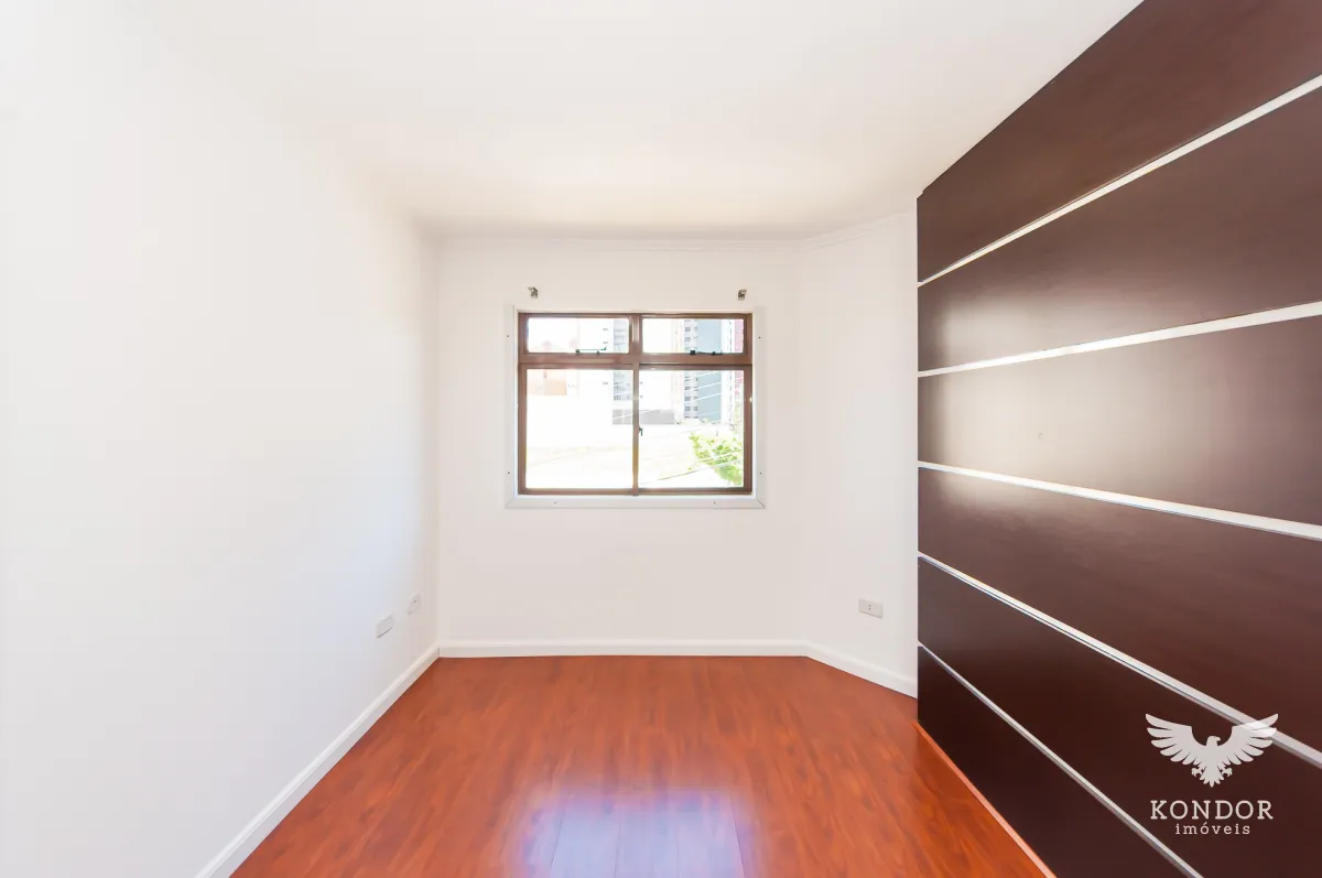 3-bedroom apartment with a balcony and 136 m² — photo 29