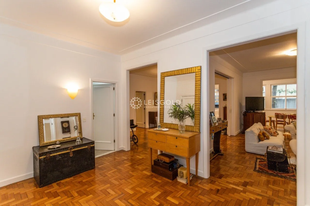Home office in a 4-bedroom apartment, 220 m² — photo 31