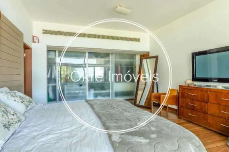 Furnished 644 m² house with 4 bedrooms and 7 bathrooms — photo 27