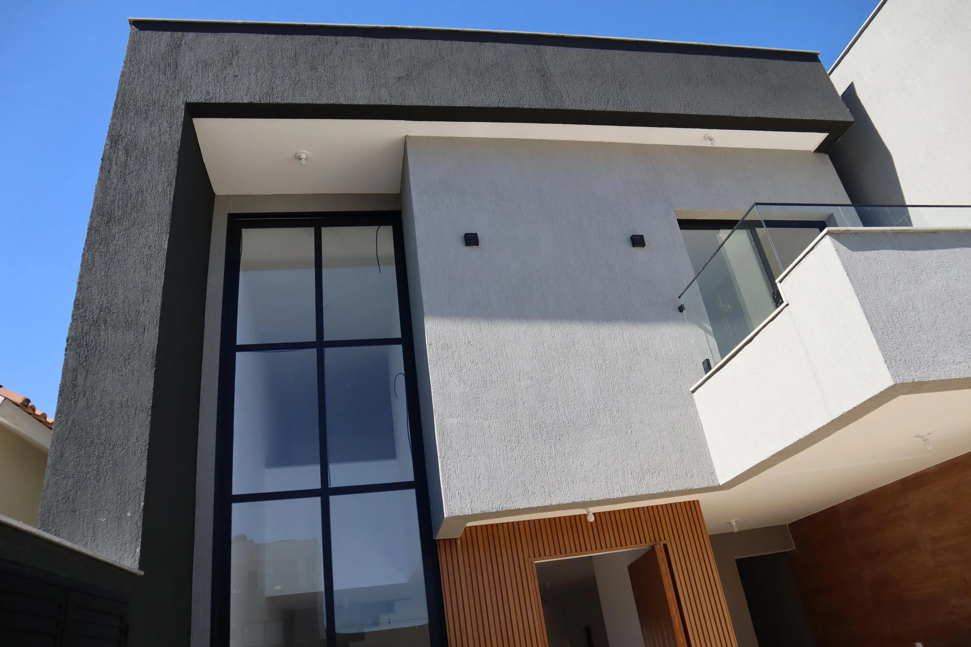 4-bedroom house with a grill on the balcony — photo 44