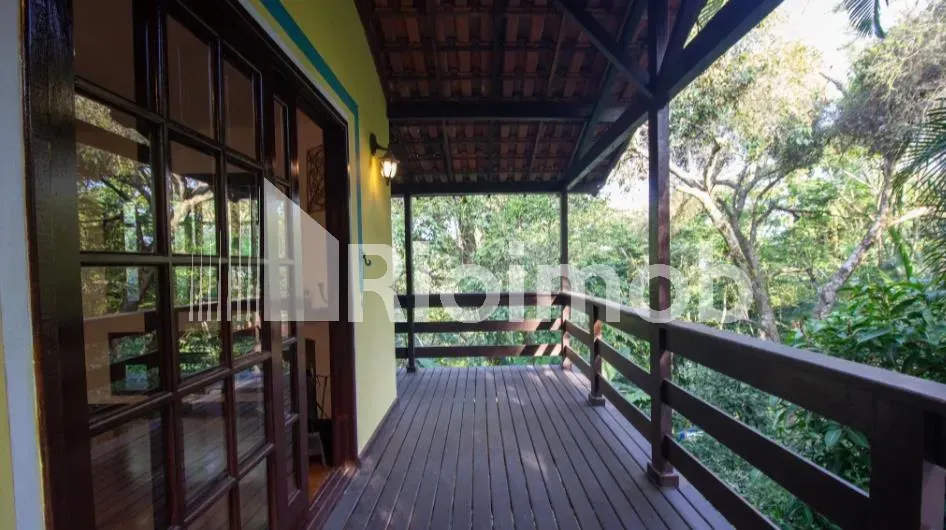 Casa de 4 dormitorios con 4 baños y parrilla embutida — photo 35