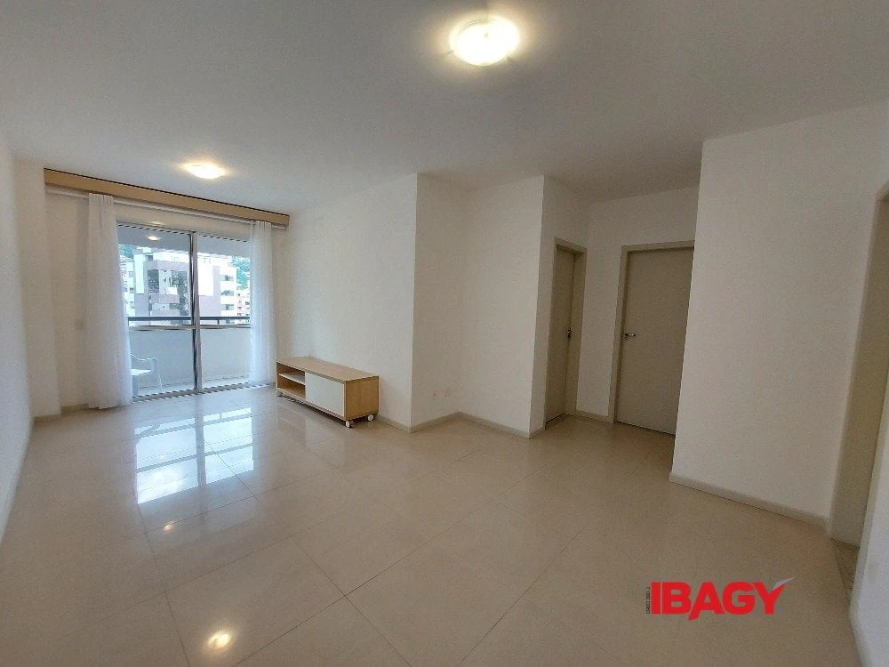 Apartamento de 2 dormitorios con armarios empotrados — photo 2