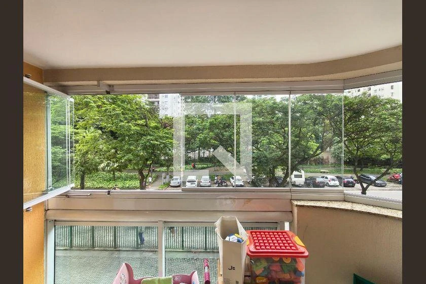 Furnished apartment, 103 m², with a glass-enclosed balcony — photo 32