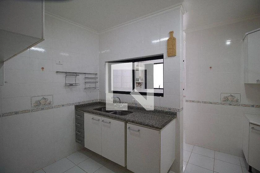147 m² apartment with a home office and a bathtub — photo 2