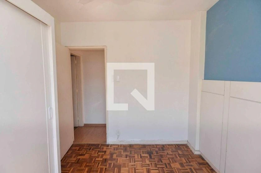 2-bedroom apartment with wood or laminate floors — photo 21